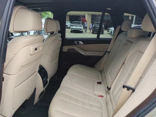Used 2019 Beige BMW xDrive40i image 13