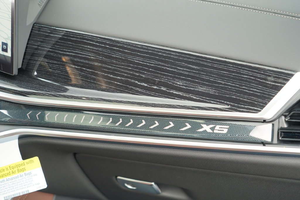 New 2026 Black Sapphire Metallic BMW xDrive50e image 15