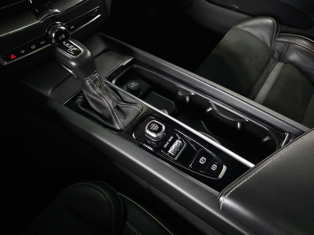 Used 2019 Osmium Gray Metallic Volvo T6 R-Design image 33