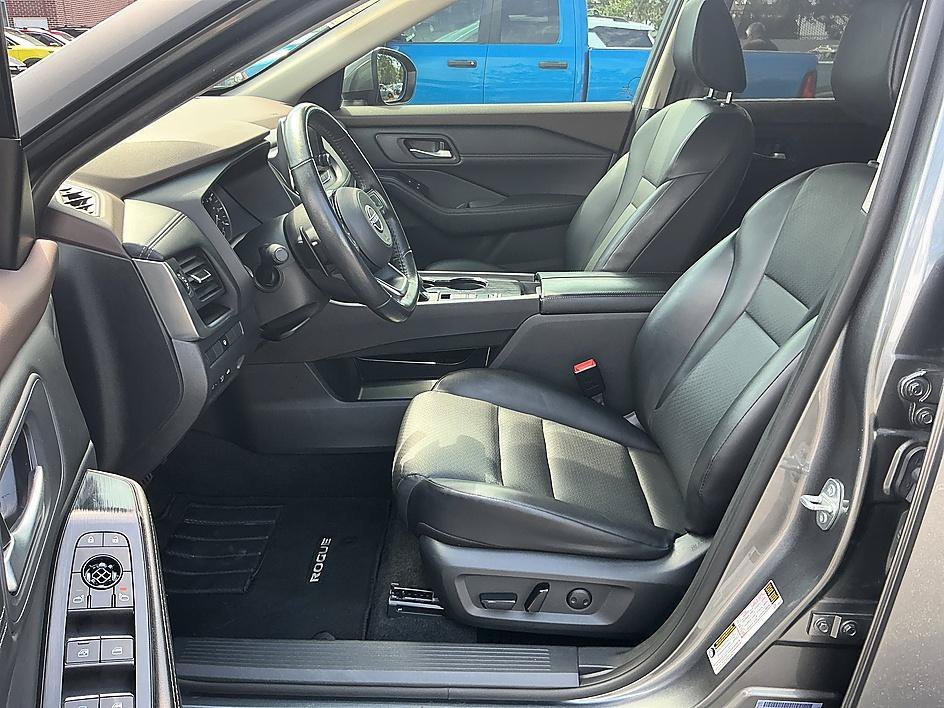Certified Used 2023 Gun Metallic Nissan SV image 12