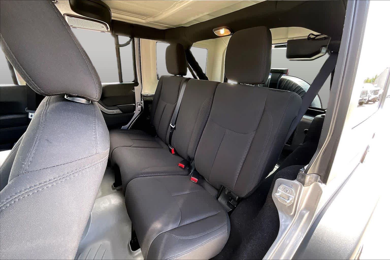 Used 2017 Billet Silver Metallic Clearcoat Jeep Sport image 18