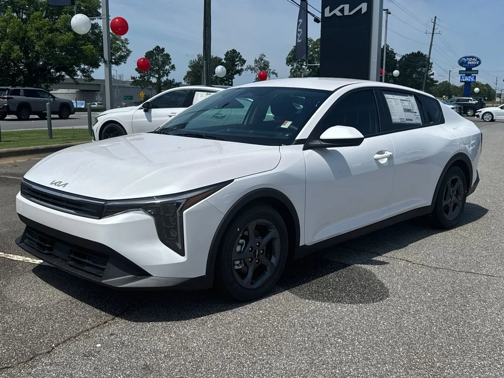 New 2026 Snow White Pearl Kia LXS image 7