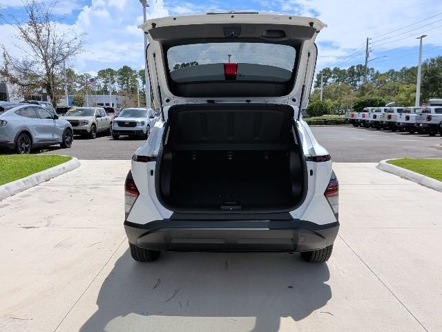 Used 2024 White Hyundai SEL image 10