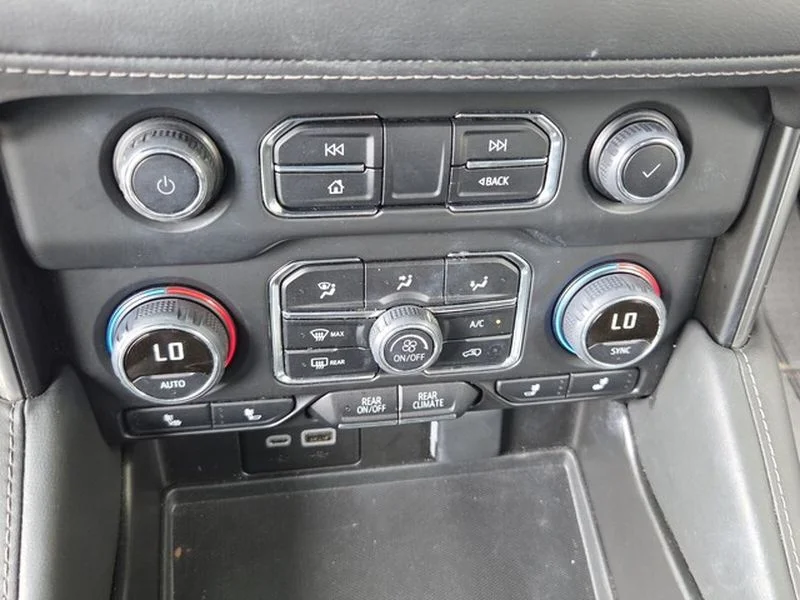 Used 2024 Black Chevrolet Z71 image 21