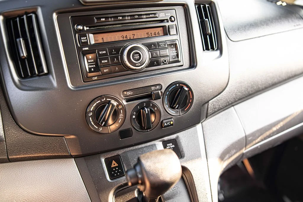 Used 2015 White Nissan S image 19