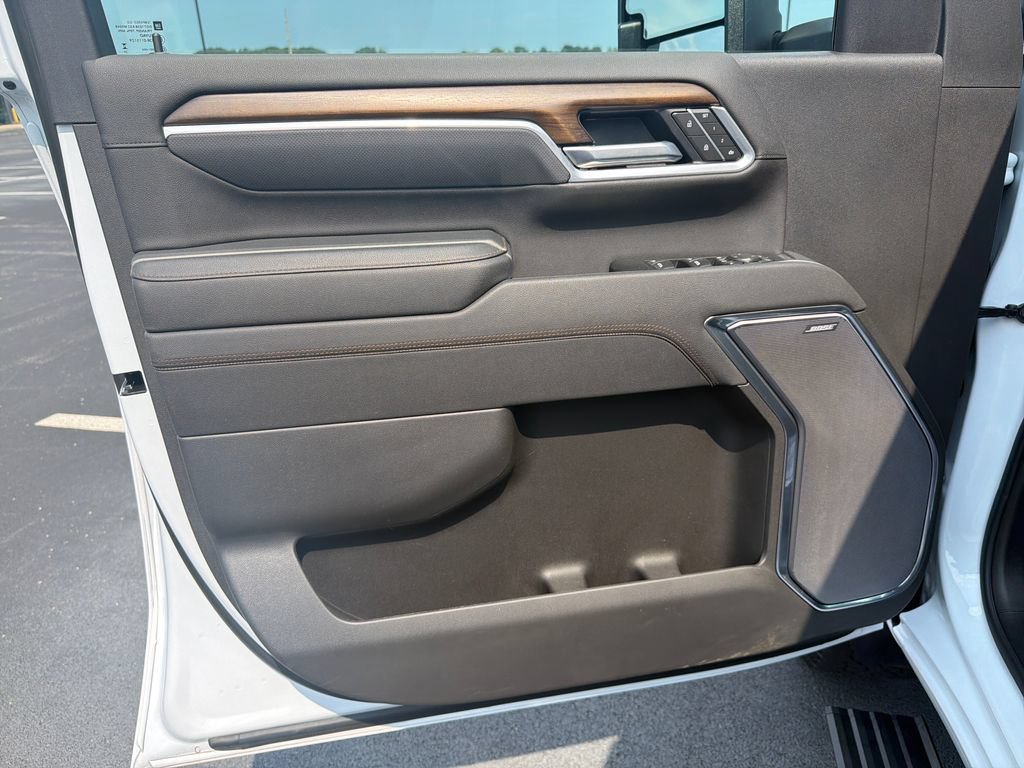 Used 2026 Polar White Tricoat Chevrolet High Country image 12