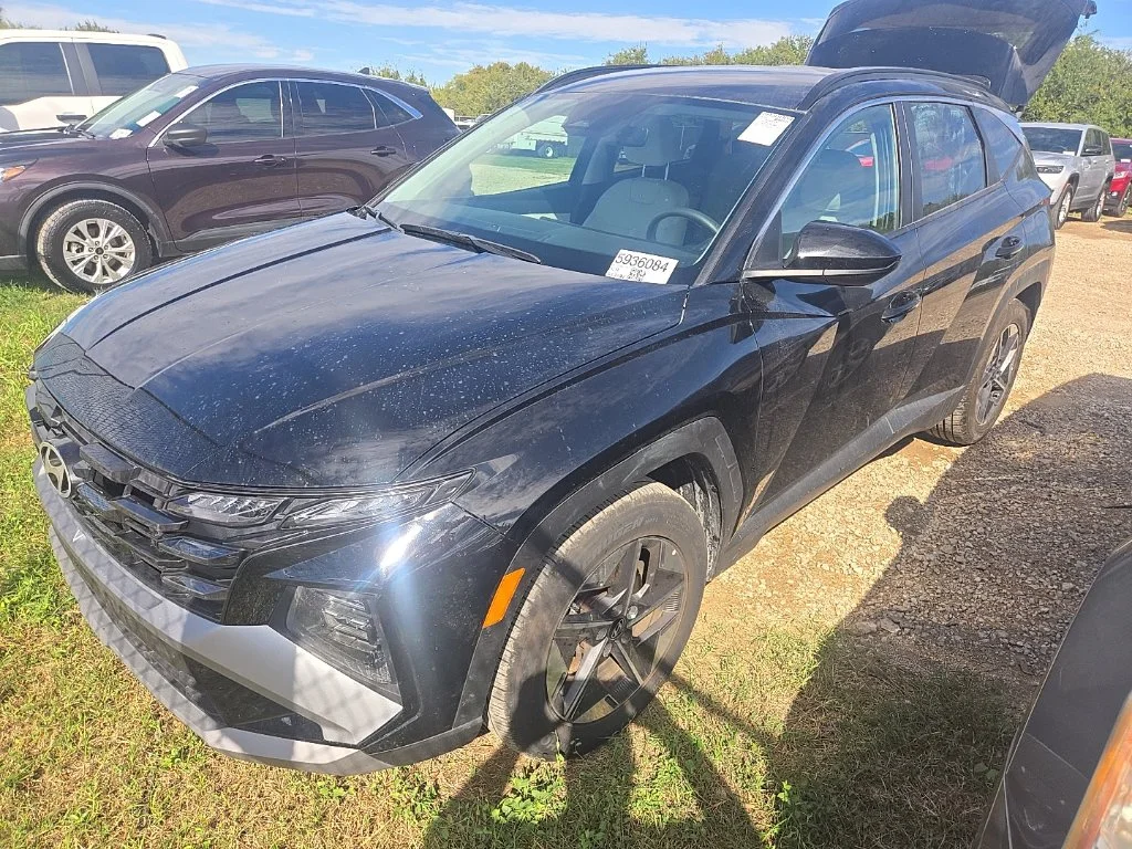 Used 2025 Black Hyundai SEL image 1