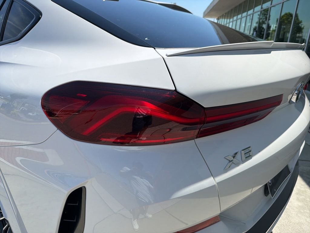 Used 2024 Alpine White BMW xDrive40i image 14