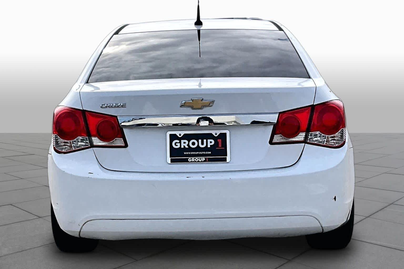 Used 2014 Summit White Chevrolet LS image 5