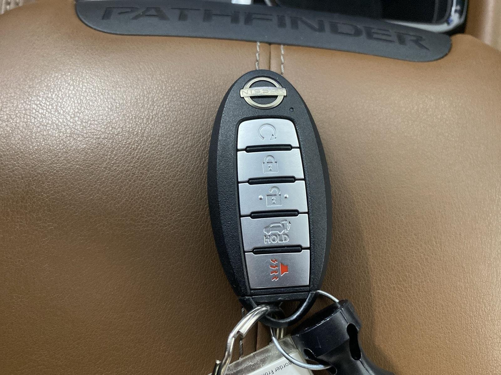 Used 2022 Pearl White Tricoat/Super Black Nissan Platinum image 21