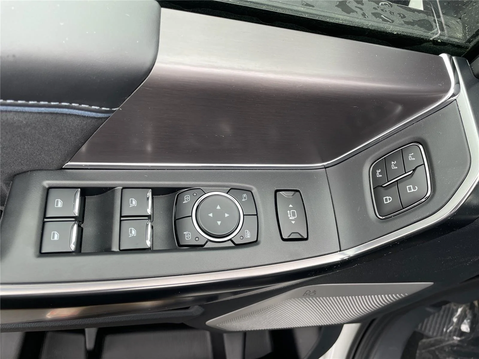 New 2026 Star White Metallic Tri-Coat Ford Platinum image 9