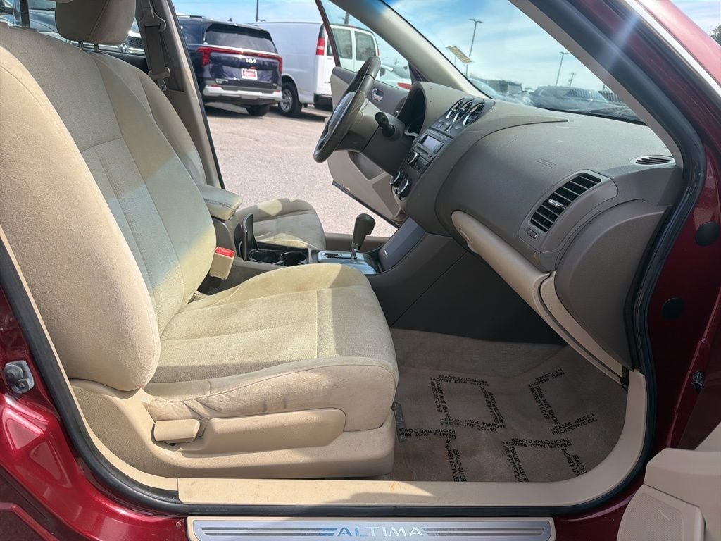 Used 2011 Red Nissan 2.5 S image 28