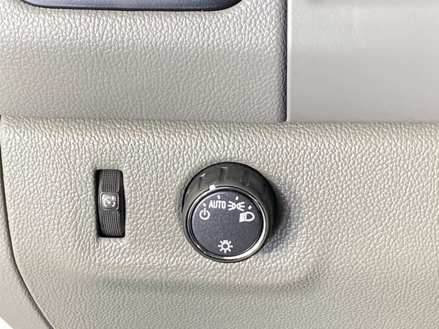 Used 2022 White GMC Elevation Standard image 13