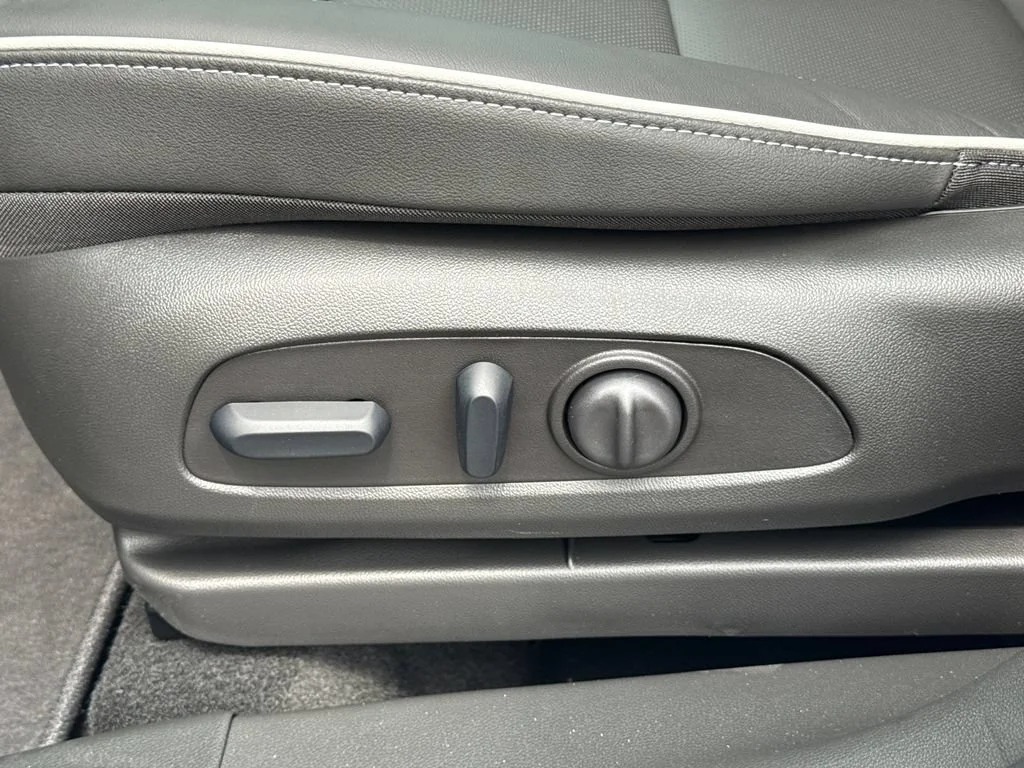 New 2026 Ocean Blue Metallic Buick Avenir image 17