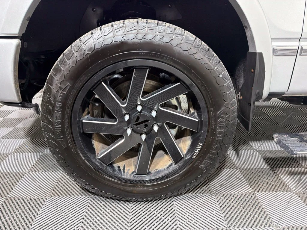 Used 2013 Silver Ford Platinum image 27
