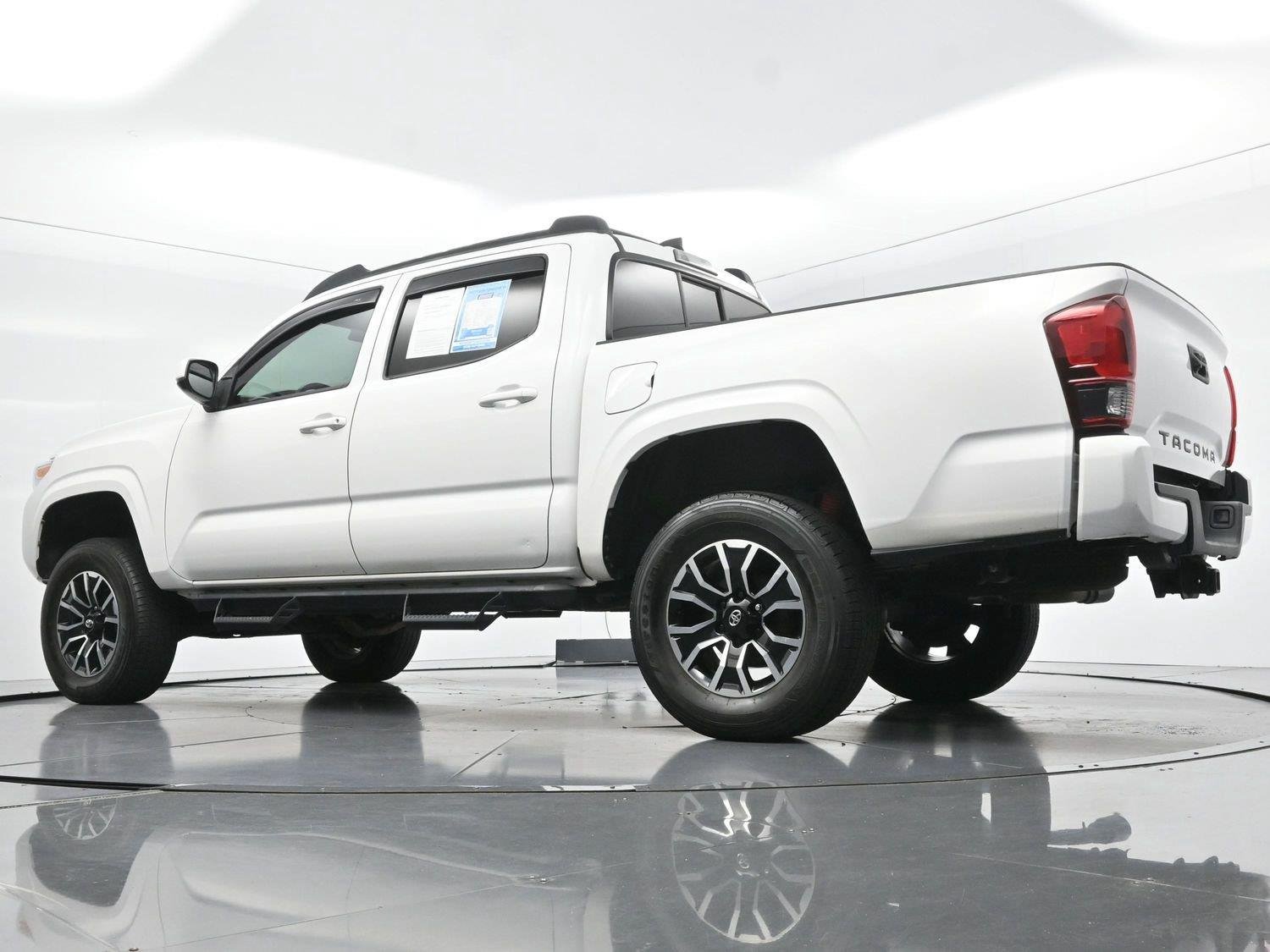 Used 2022 White Toyota SR V6 image 49