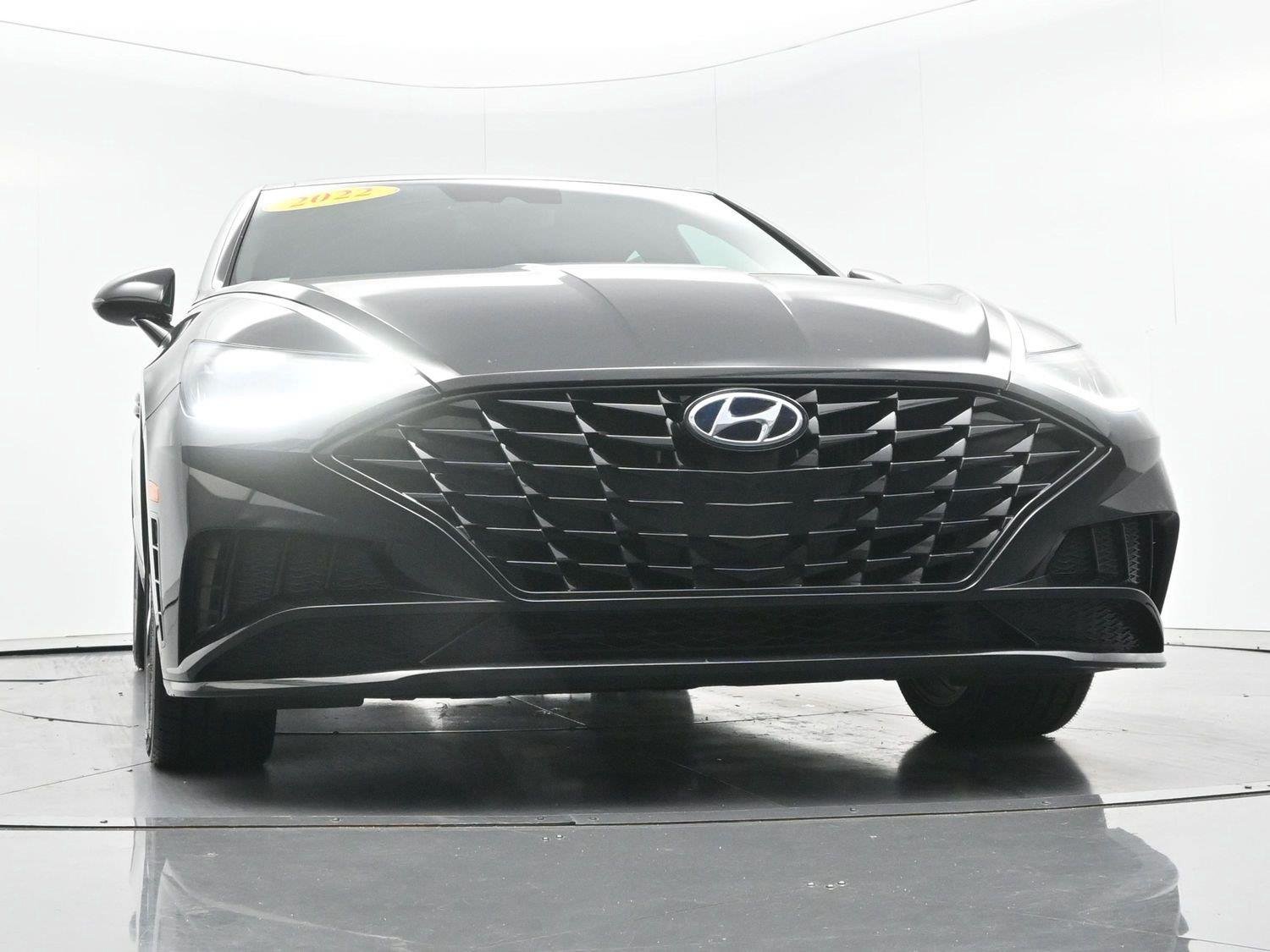 Used 2022 Phantom Black Hyundai SEL Plus image 46