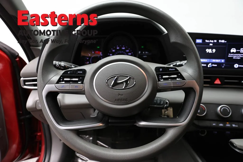 Used 2023 Red Hyundai SE image 10