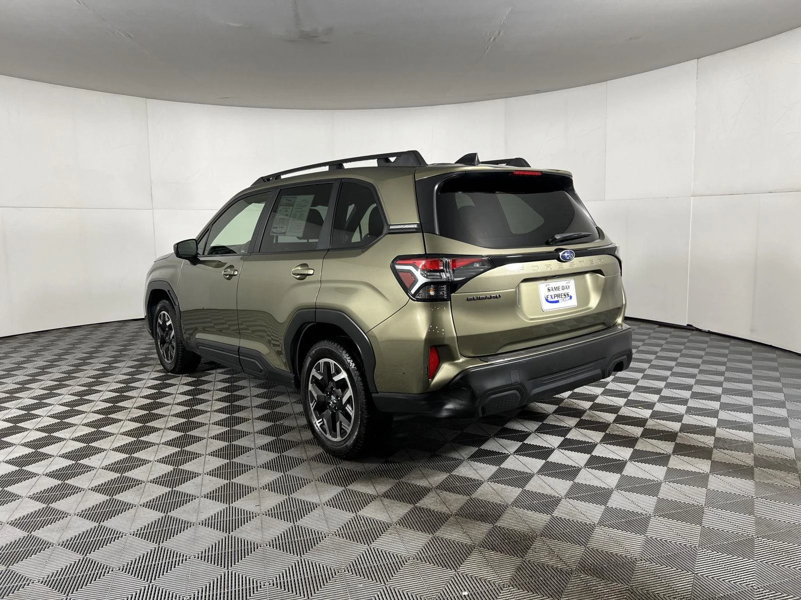 Used 2025 Autumn Green Metallic Subaru Premium image 10