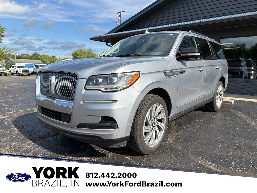 Used 2022 Silver Lincoln Reserve image 1