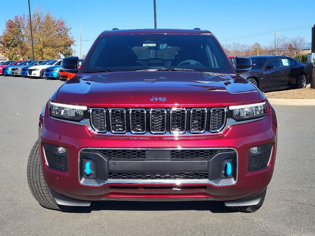 New 2024 Velvet Red Pearl-Coat Exterior Paint Jeep Overland image 2