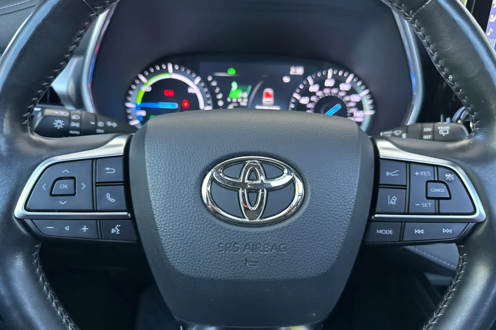 Used 2020 Blizzard Pearl Toyota Hybrid Platinum image 27