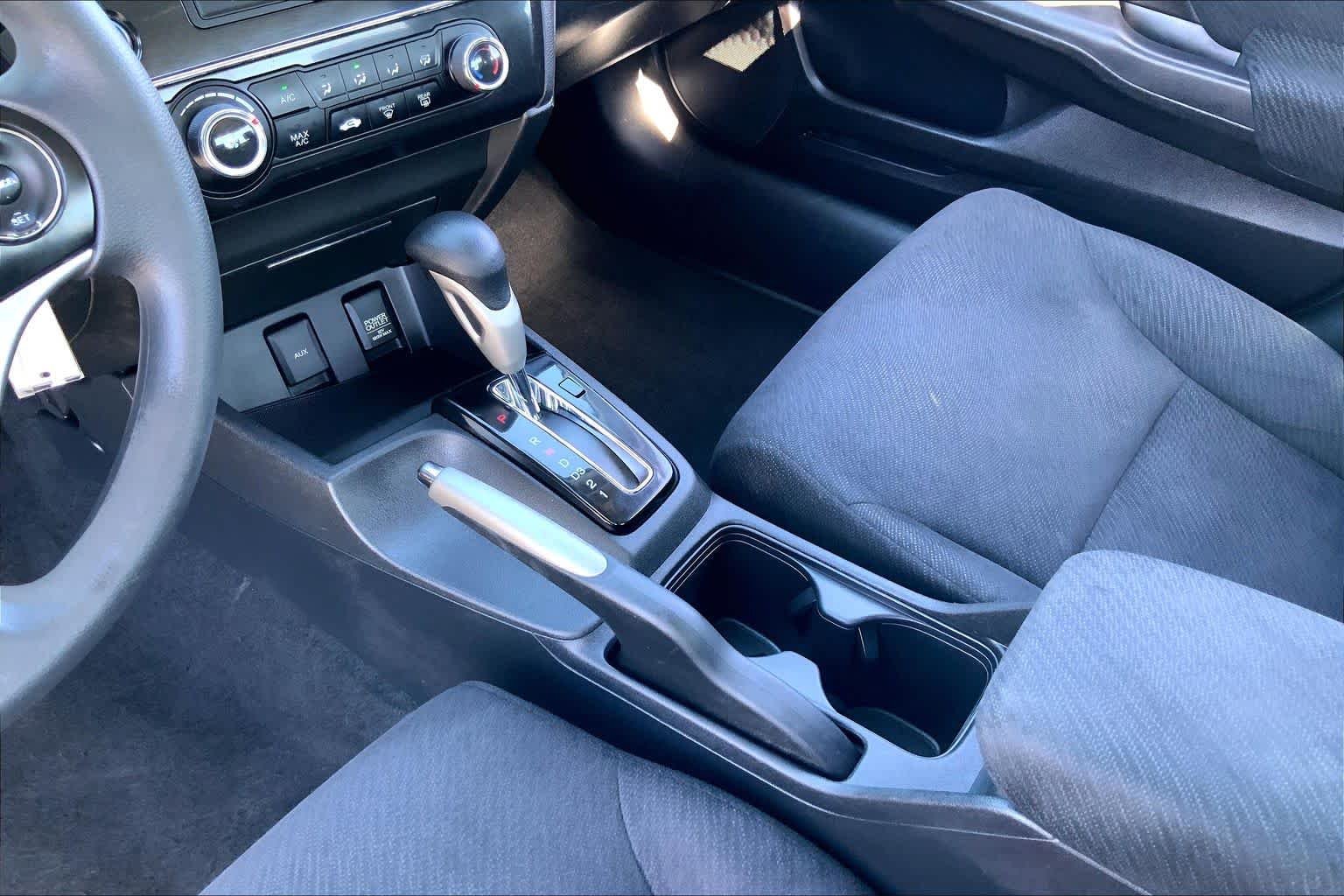 Used 2013 Alabaster Silver Metallic Honda LX image 16