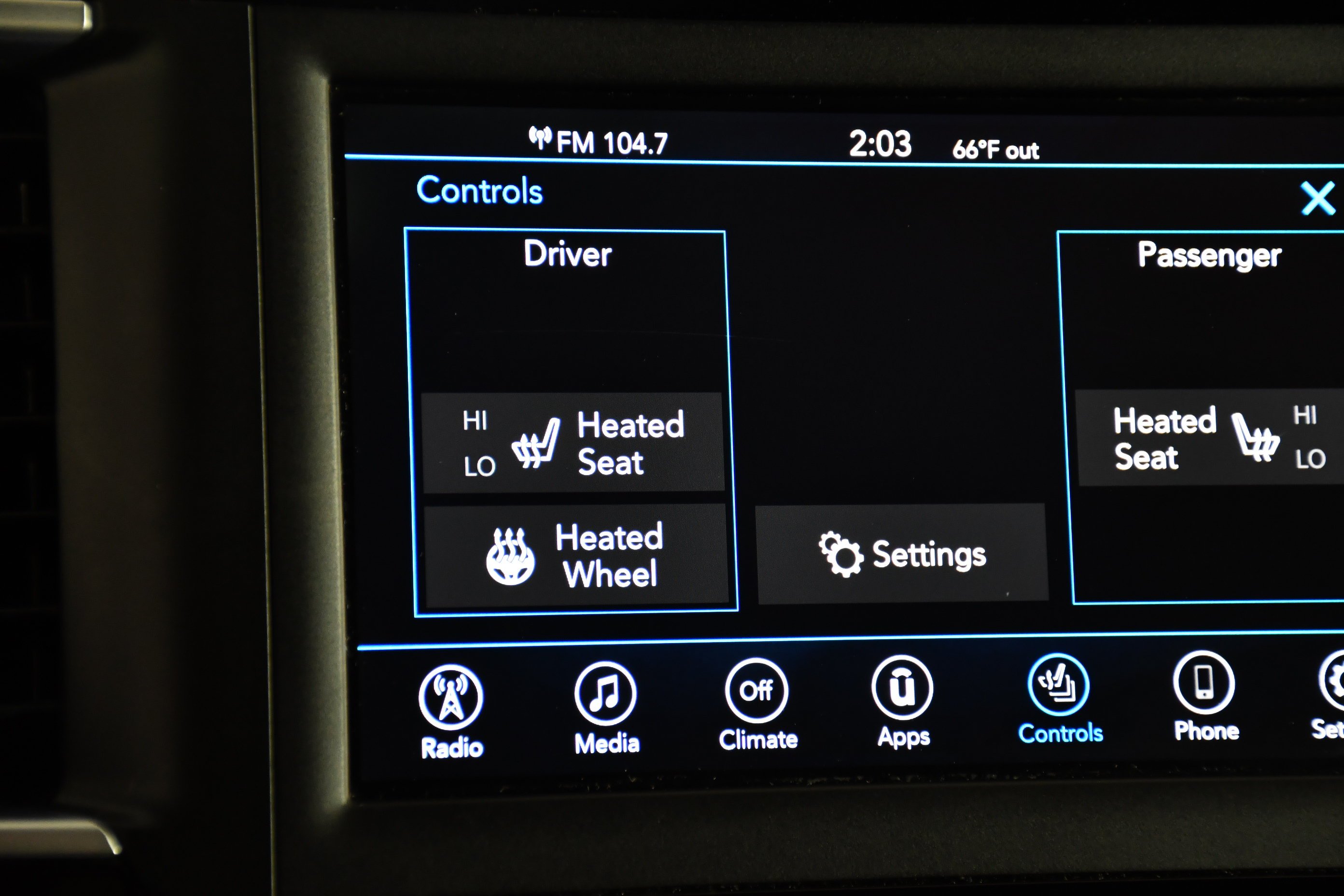 Used 2019 Velvet Red Pearlcoat Chrysler Touring L image 27