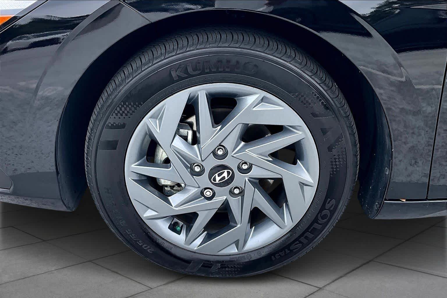 Used 2025 Abyss Black Hyundai Blue image 17