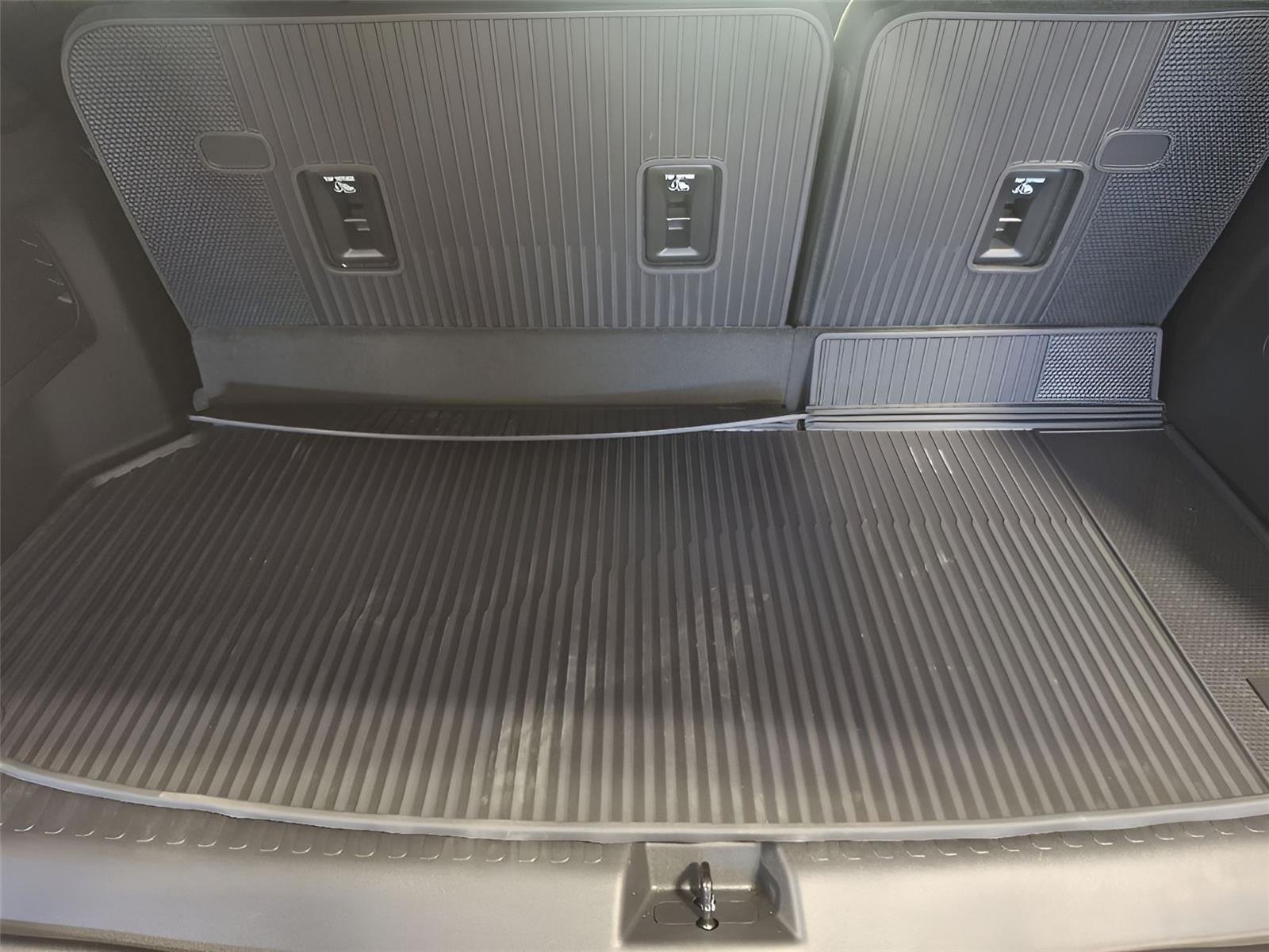 Used 2026 Summit White GMC AWD Elevation image 18