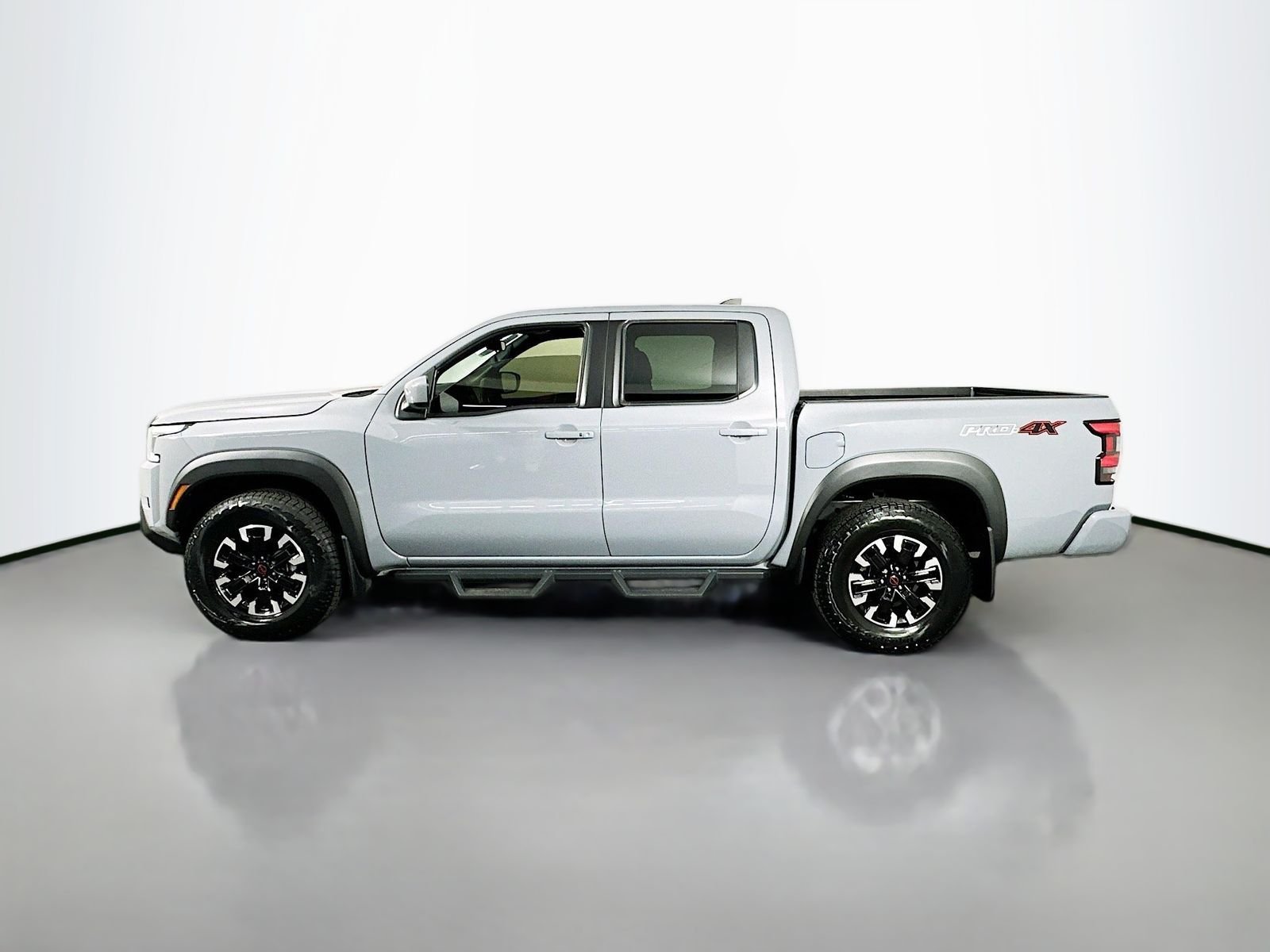 Used 2022 Boulder Gray Pearl Nissan PRO-4X image 4