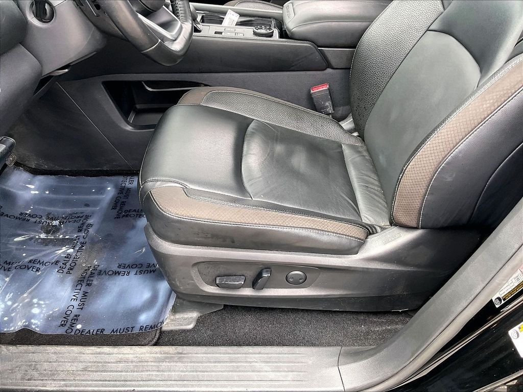 Used 2022 Super Black Nissan SL image 36