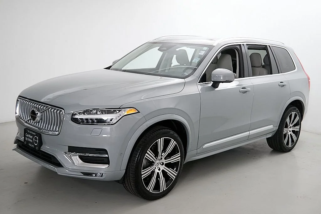 Used 2024 Vapour Grey Volvo Plus image 6