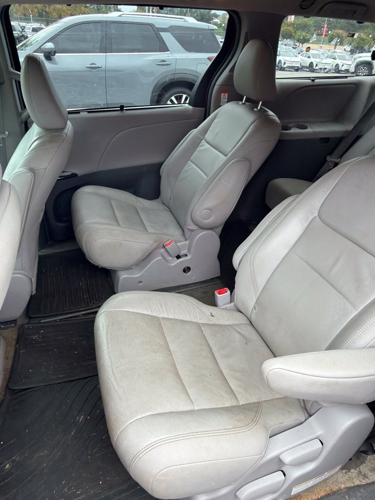 Used 2017 Silver Toyota XLE image 7