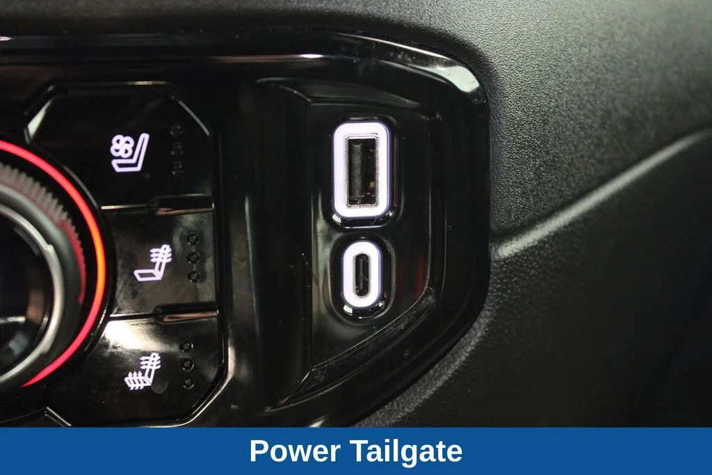 Used 2024 Pearl Chevrolet High Country image 20