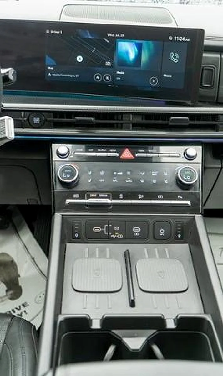 Used 2024 Serenity White Hyundai Calligraphy image 18
