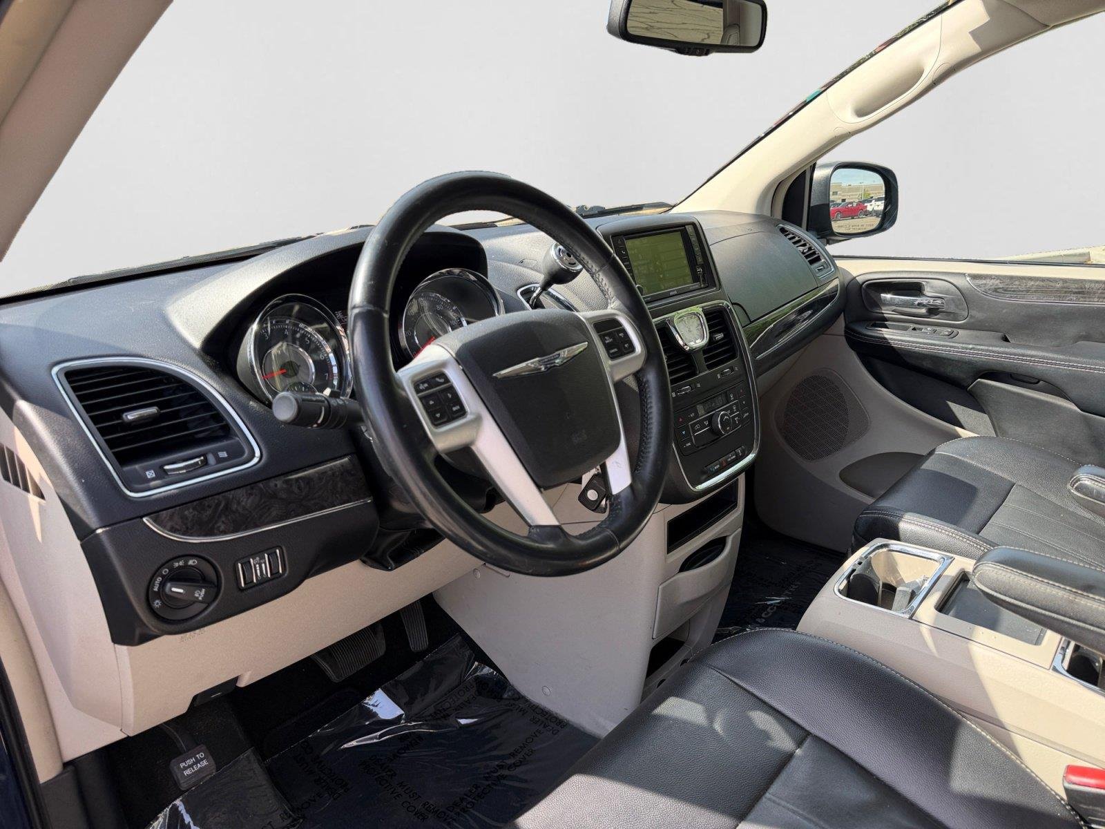 2015 Chrysler Town & Country Touring - Photo 16