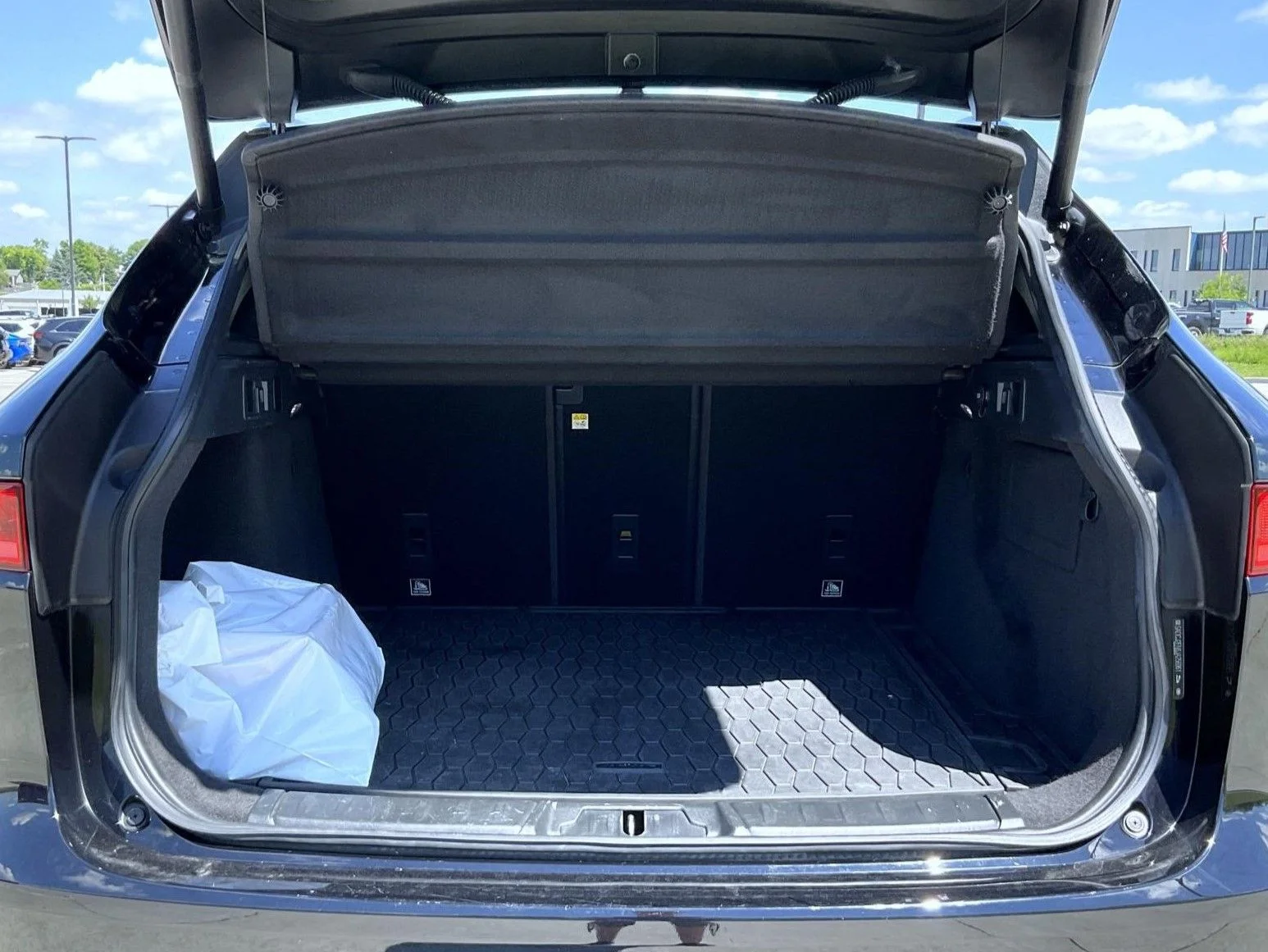 Used 2018 Black Jaguar 20d Premium image 22