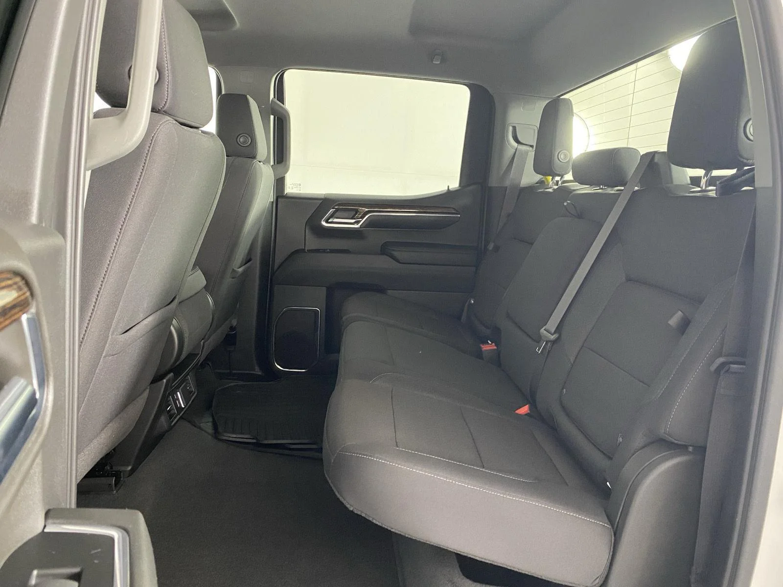 Used 2024 Summit White GMC Elevation image 8