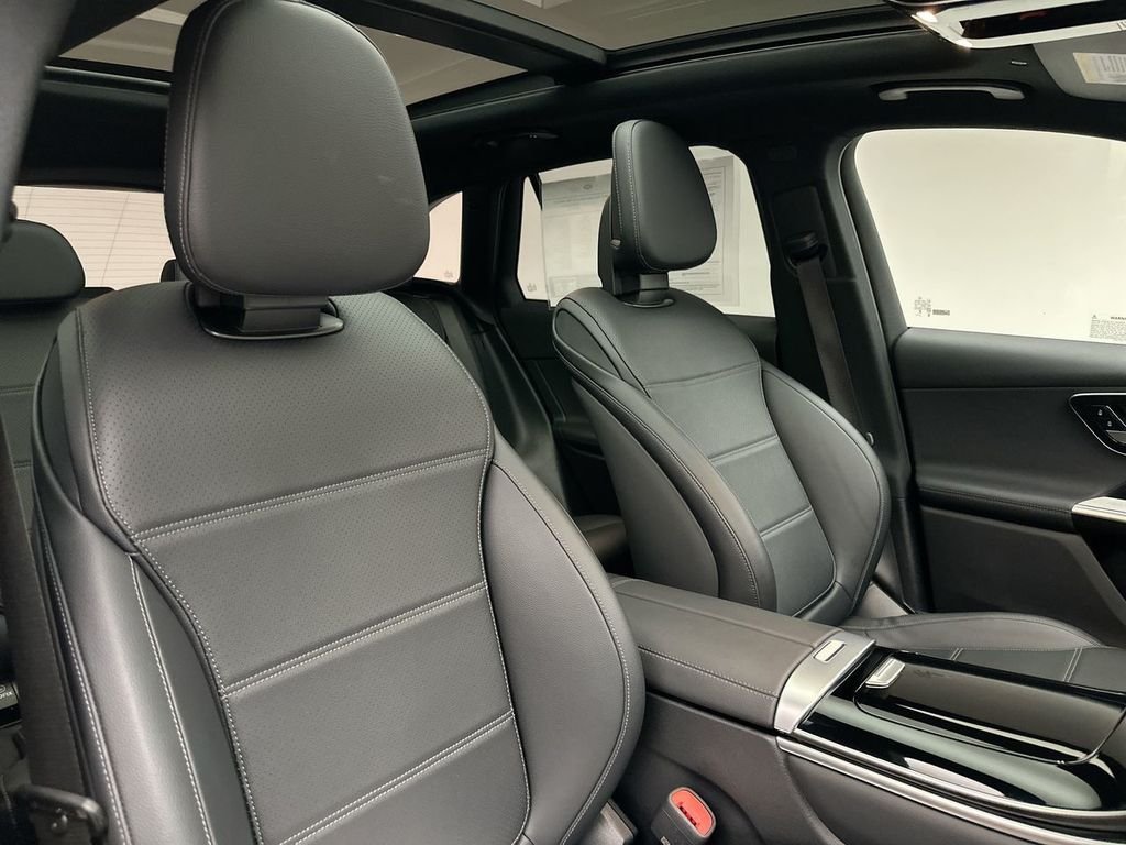 Used 2025 Black Mercedes-Benz GLC 300 image 18