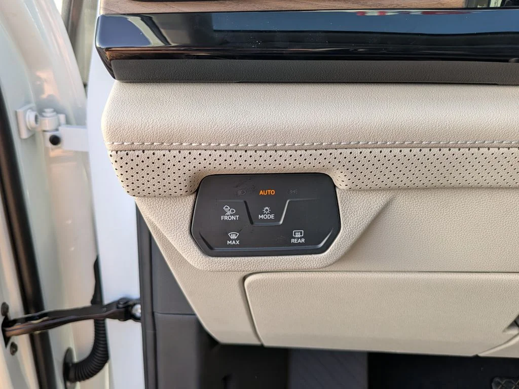 New 2026 White Volkswagen 2.0T SE image 23