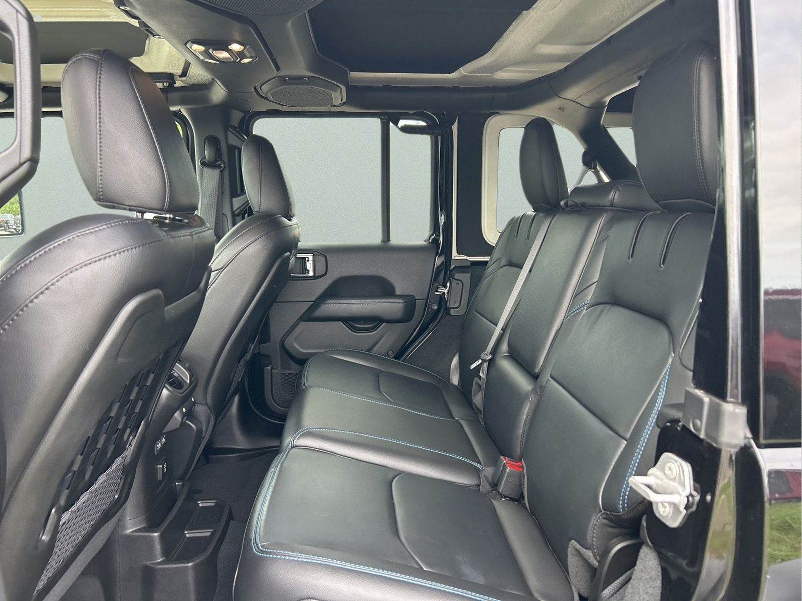 Used 2023 Black Jeep  image 10