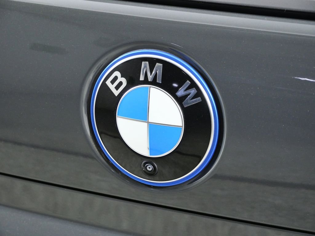2025 BMW 7 Series 750e - Photo 11