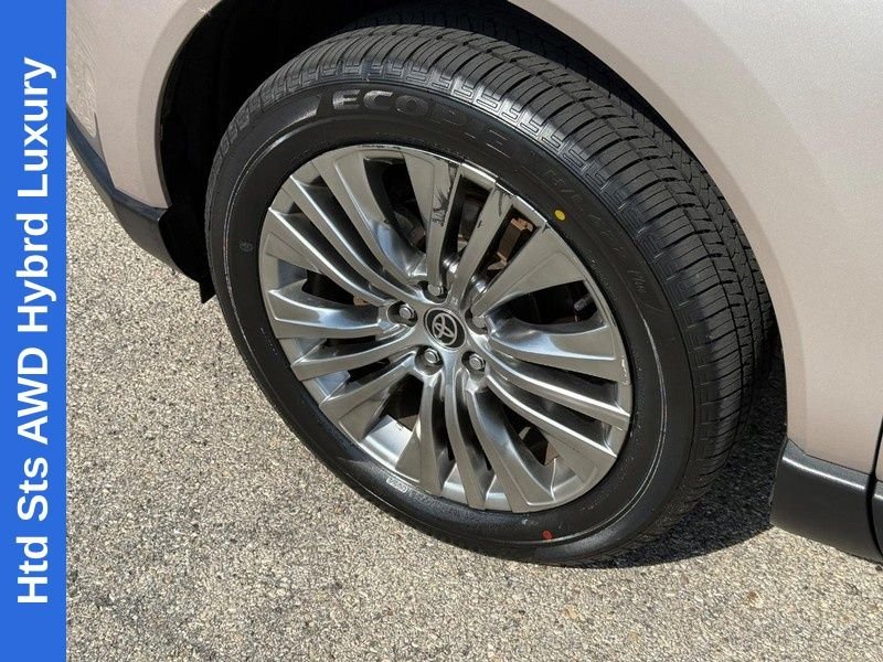 Used 2021 Titanium Toyota XLE image 10