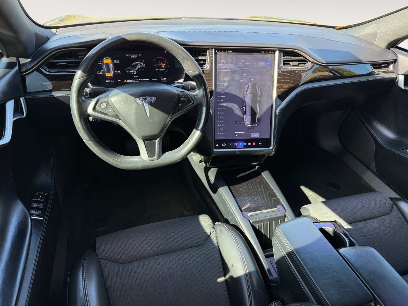 Used 2018 Obsidian Black Metallic Tesla 75D image 15