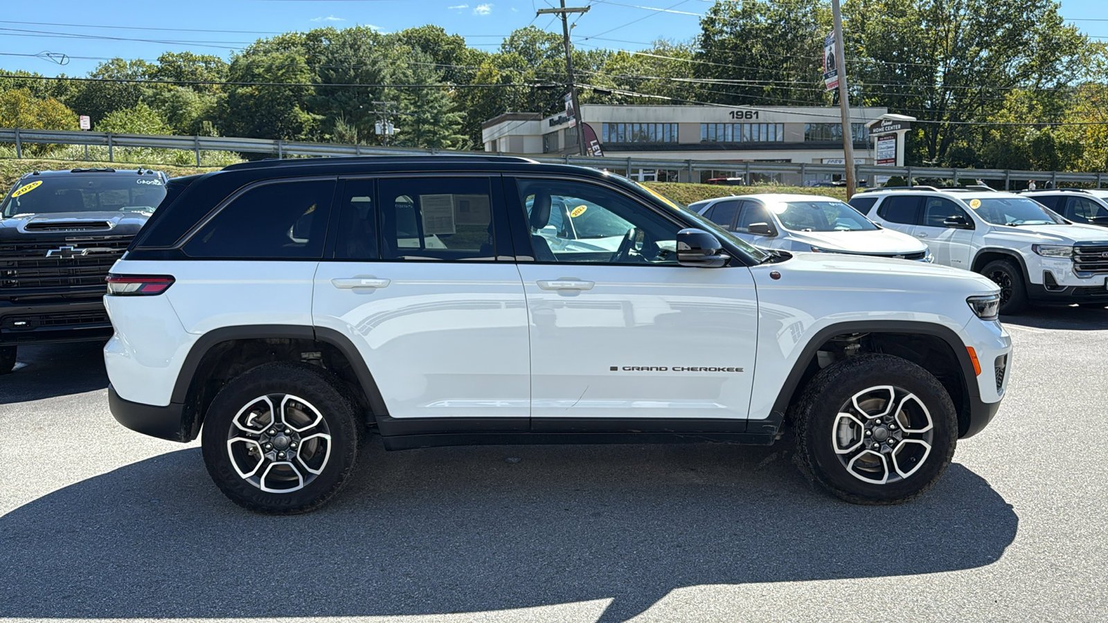 2022 Jeep Grand Cherokee Trackhawk photo 3