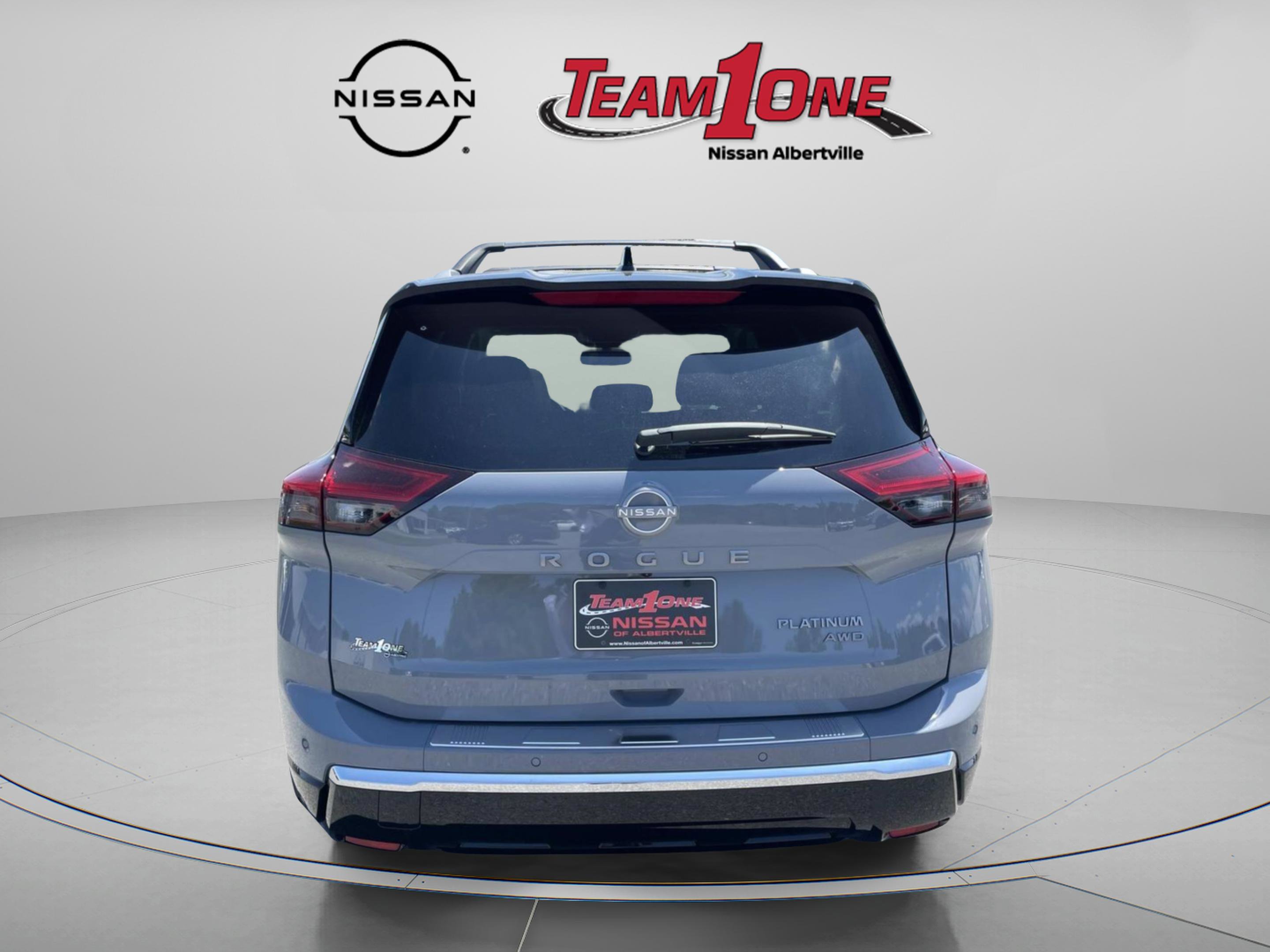 New 2026 Boulder Gray Pearl / Super Black Two-tone Nissan Platinum image 5