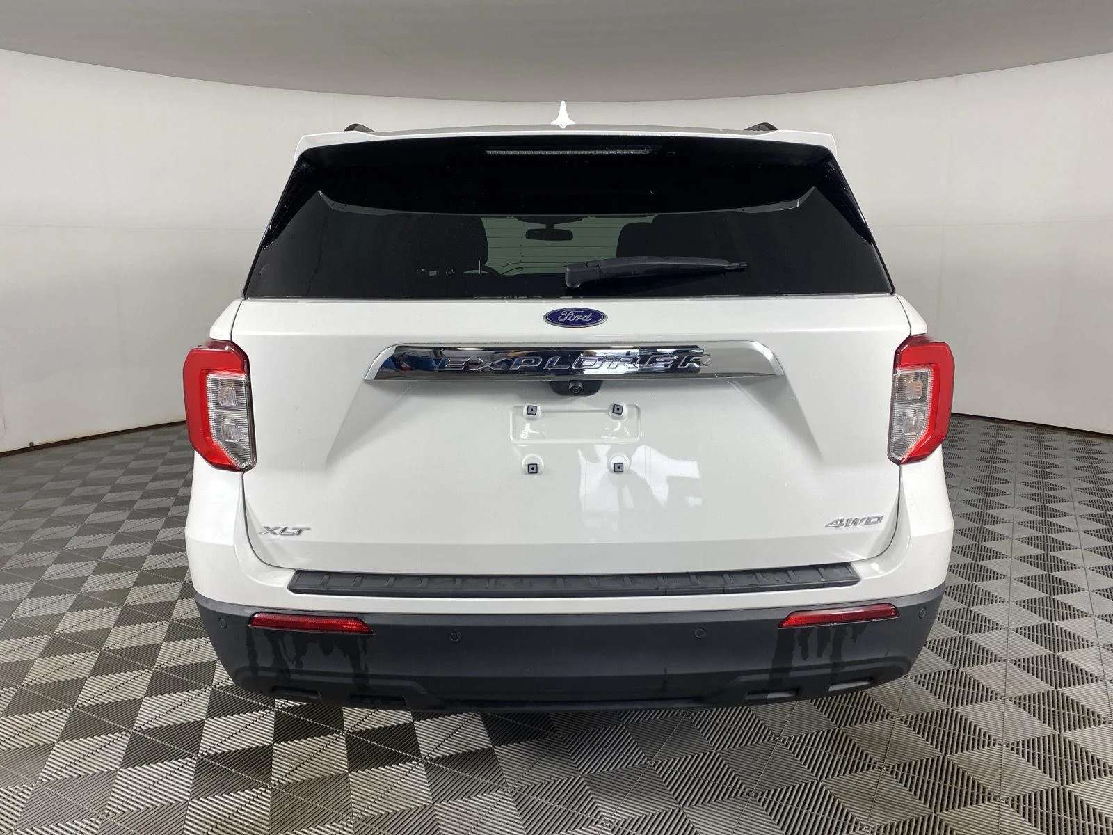Used 2024 Star White Metallic Tri-Coat Ford XLT image 6