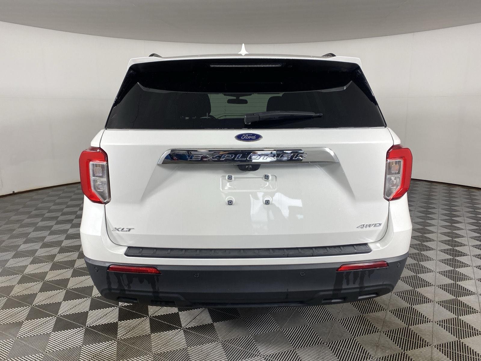 Used 2024 Star White Metallic Tri-Coat Ford XLT image 6