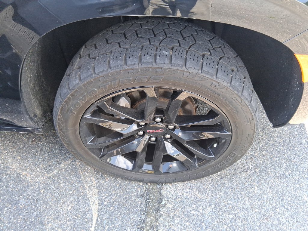 Used 2022 Black GMC AT4 image 5